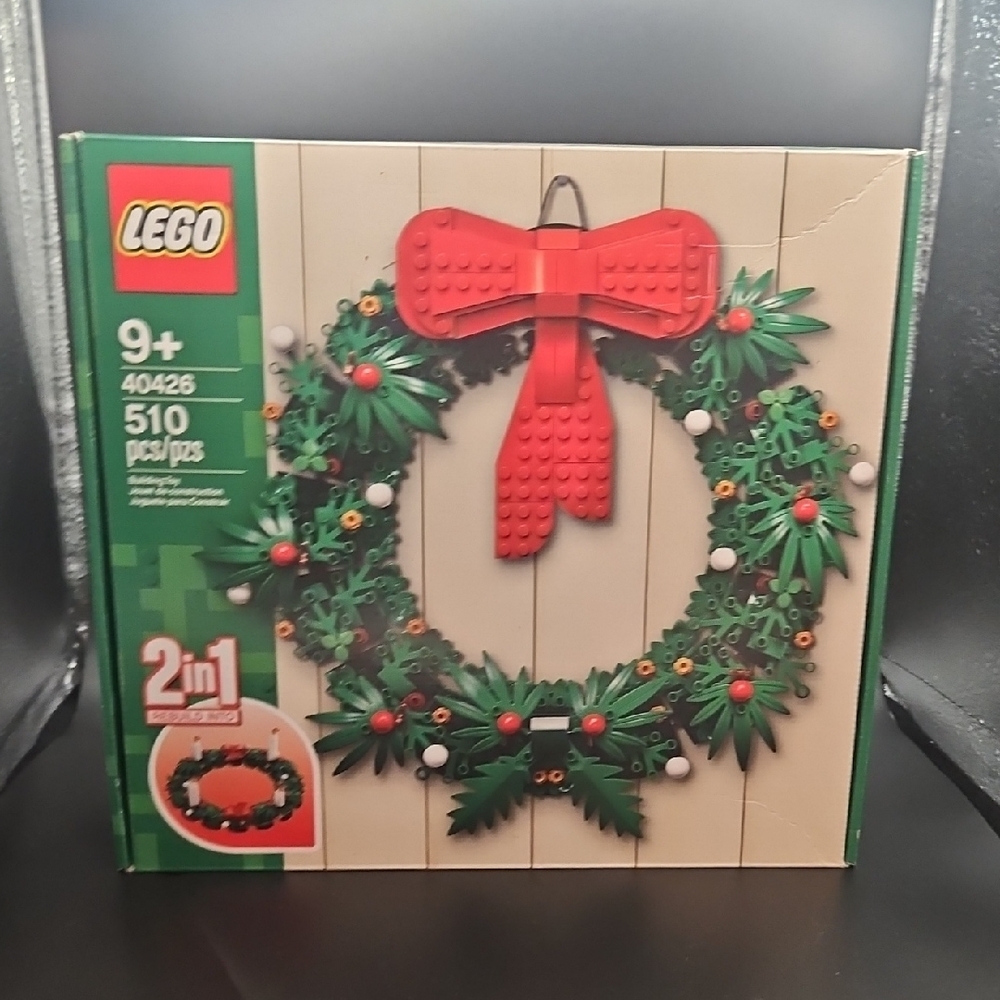 LEGO Festive Green and Red Wreath Set - Picture 3 of 7